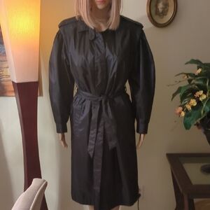 Elegant  London Mist Black Women's rain coat. size 8.
